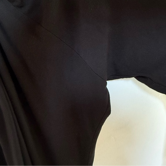 Black Slinky Minimalist Twist Top - Picture 7 of 11